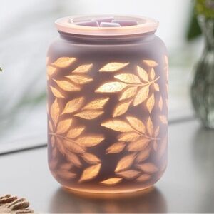 FREE BAR OF WAX + Scentsy Unbe-leaf-able Floral Warmer - Brand New